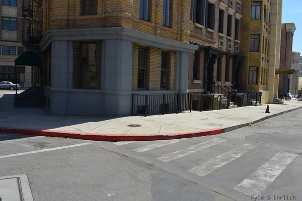 01 Paramount - Corners