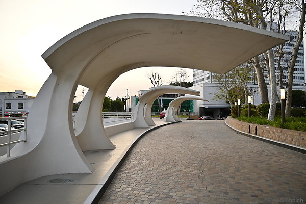 016  8484 Wilshire Bovd - Beverly Hills