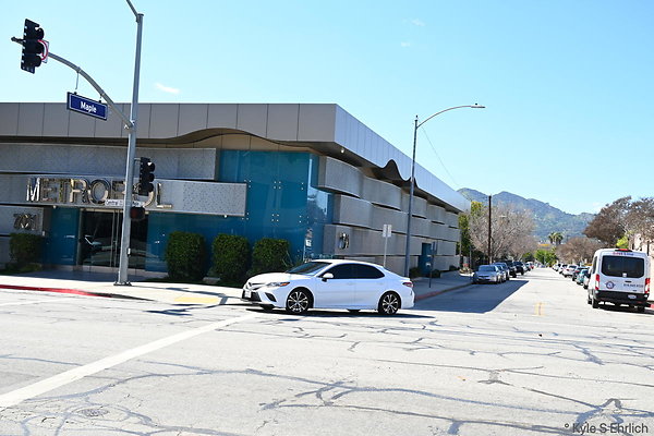 033 Metropol - Central and Maple Glendale 033 Metropol - Central and Maple Glendale