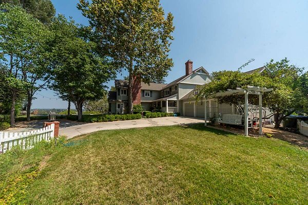 031 CAST StudioCity 14135